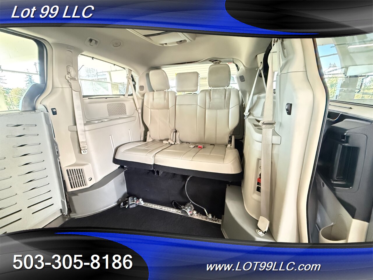 2013 Chrysler Town & Country Limited WHEELCHAIR VAN Kneeling Leather (2) DVD Screens Power Ramp Dual Power Sliding Doors - Photo 6 - Milwaukie, OR 97267