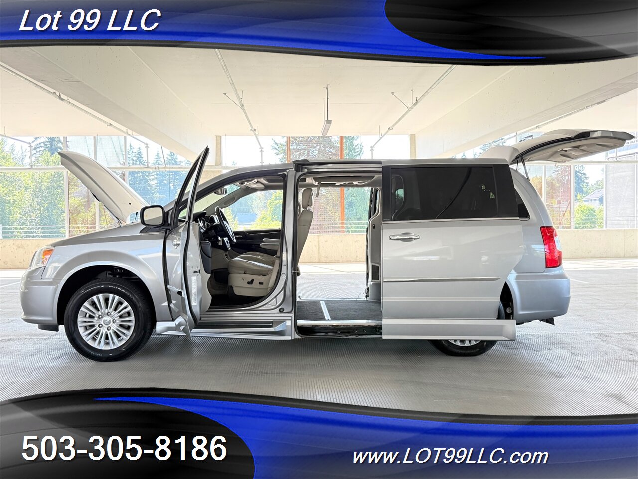 2013 Chrysler Town & Country Limited WHEELCHAIR VAN Kneeling Leather (2) DVD Screens Power Ramp Dual Power Sliding Doors - Photo 21 - Milwaukie, OR 97267