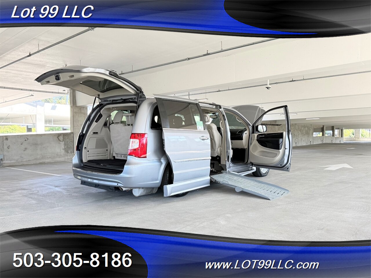 2013 Chrysler Town & Country Limited WHEELCHAIR VAN Kneeling Leather (2) DVD Screens Power Ramp Dual Power Sliding Doors - Photo 32 - Milwaukie, OR 97267