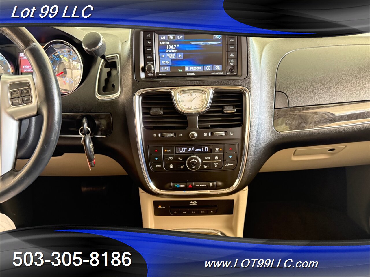 2013 Chrysler Town & Country Limited WHEELCHAIR VAN Kneeling Leather (2) DVD Screens Power Ramp Dual Power Sliding Doors - Photo 38 - Milwaukie, OR 97267