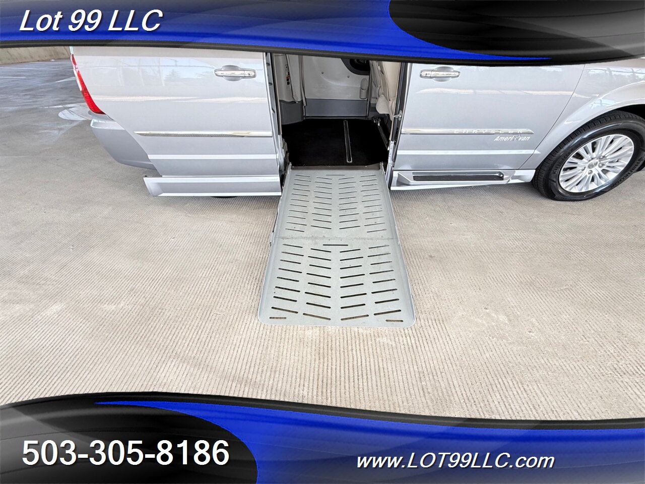 2013 Chrysler Town & Country Limited WHEELCHAIR VAN Kneeling Leather (2) DVD Screens Power Ramp Dual Power Sliding Doors - Photo 3 - Milwaukie, OR 97267