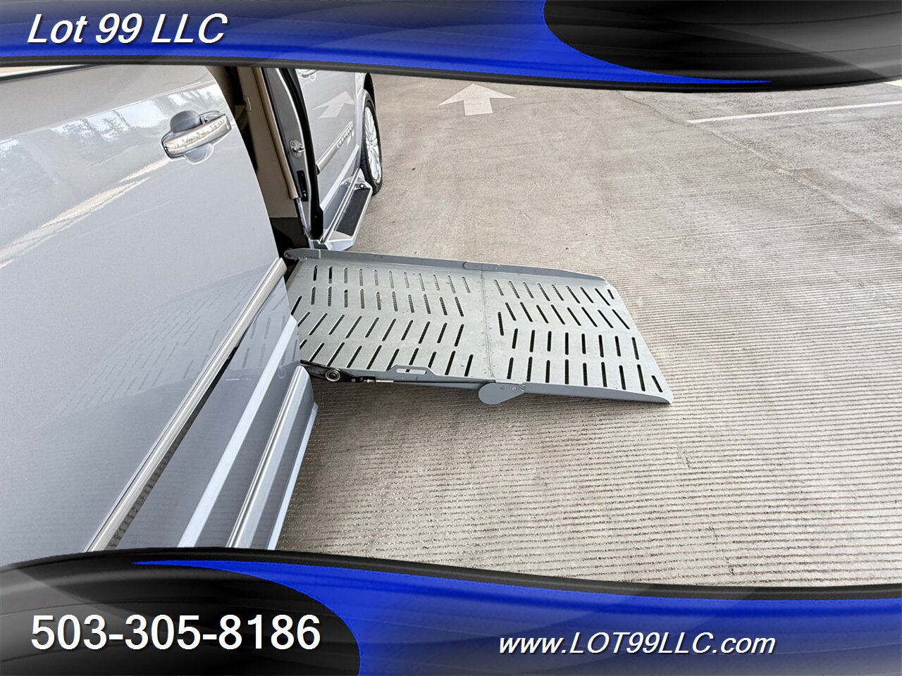 2013 Chrysler Town & Country Limited WHEELCHAIR VAN Kneeling Leather (2) DVD Screens Power Ramp Dual Power Sliding Doors - Photo 45 - Milwaukie, OR 97267