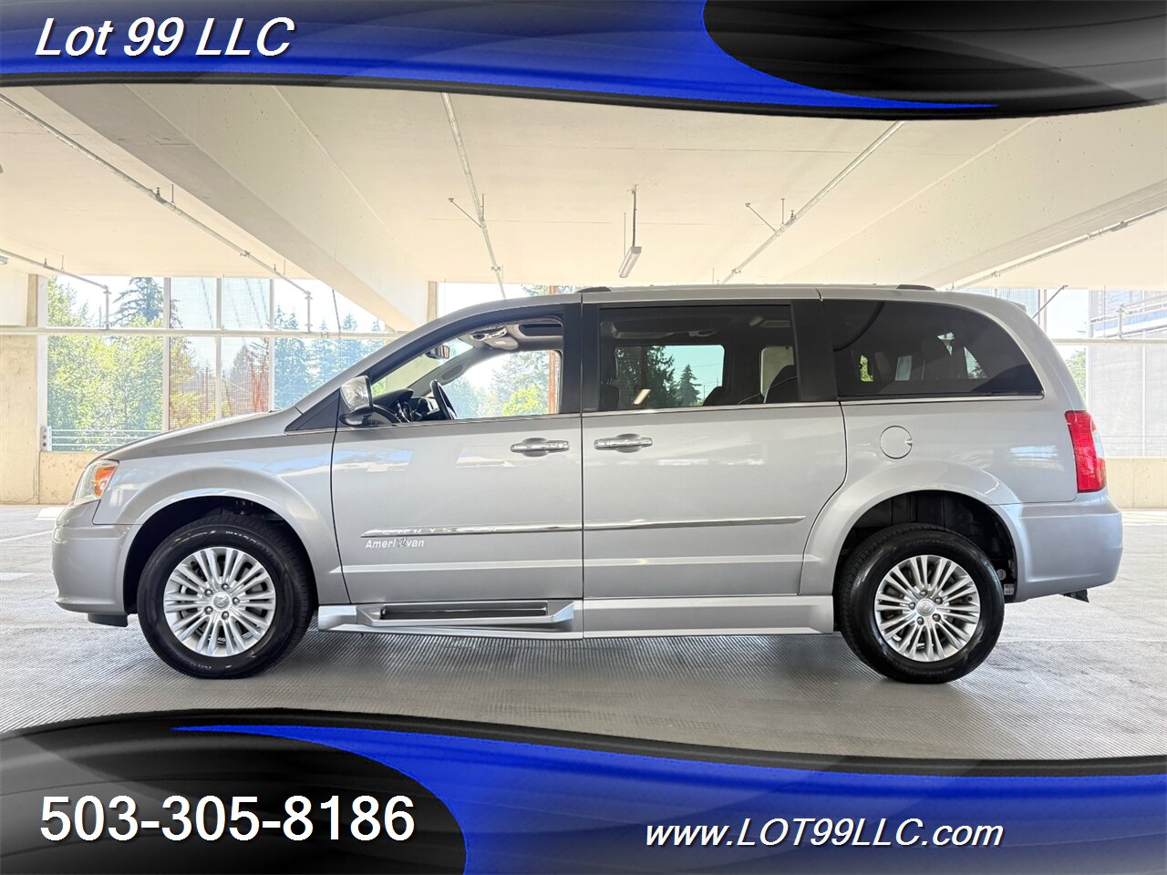 2013 Chrysler Town & Country Limited WHEELCHAIR VAN Kneeling Leather (2) DVD Screens Power Ramp Dual Power Sliding Doors - Photo 9 - Milwaukie, OR 97267