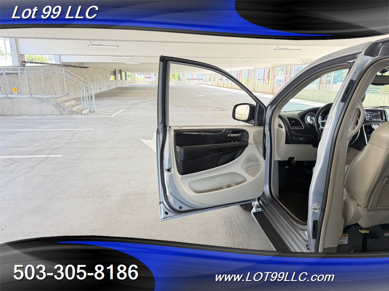 2013 Chrysler Town & Country Limited WHEELCHAIR VAN Kneeling Leather (2) DVD Screens Power Ramp Dual Power Sliding Doors - Photo 34 - Milwaukie, OR 97267