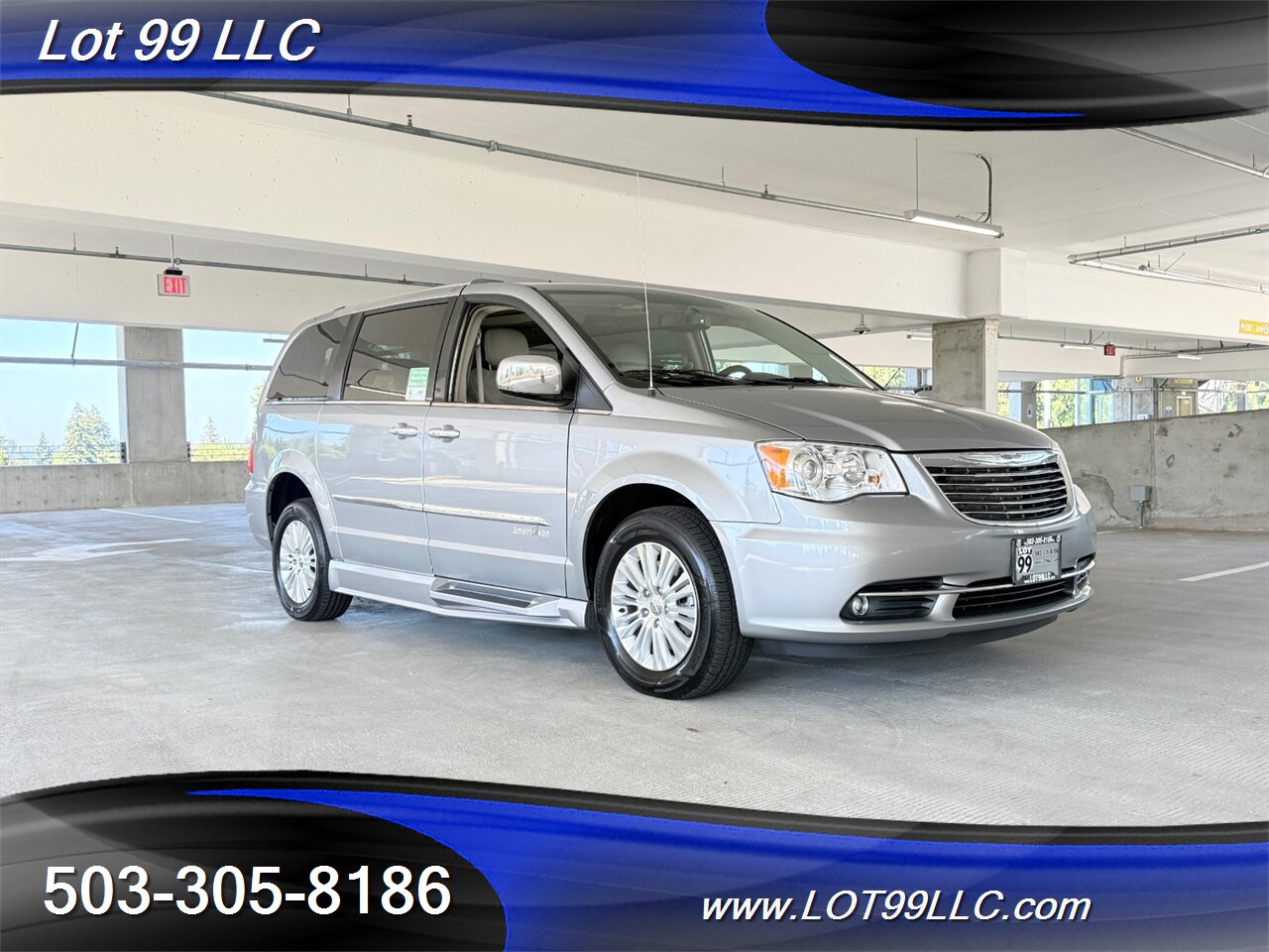2013 Chrysler Town & Country Limited WHEELCHAIR VAN Kneeling Leather (2) DVD Screens Power Ramp Dual Power Sliding Doors - Photo 12 - Milwaukie, OR 97267