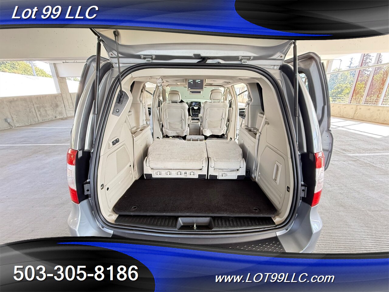 2013 Chrysler Town & Country Limited WHEELCHAIR VAN Kneeling Leather (2) DVD Screens Power Ramp Dual Power Sliding Doors - Photo 28 - Milwaukie, OR 97267