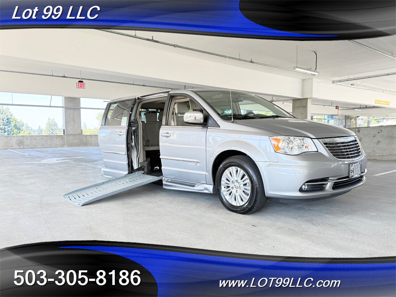 2013 Chrysler Town & Country Limited WHEELCHAIR VAN Kneeling Leather (2) DVD Screens Power Ramp Dual Power Sliding Doors - Photo 2 - Milwaukie, OR 97267