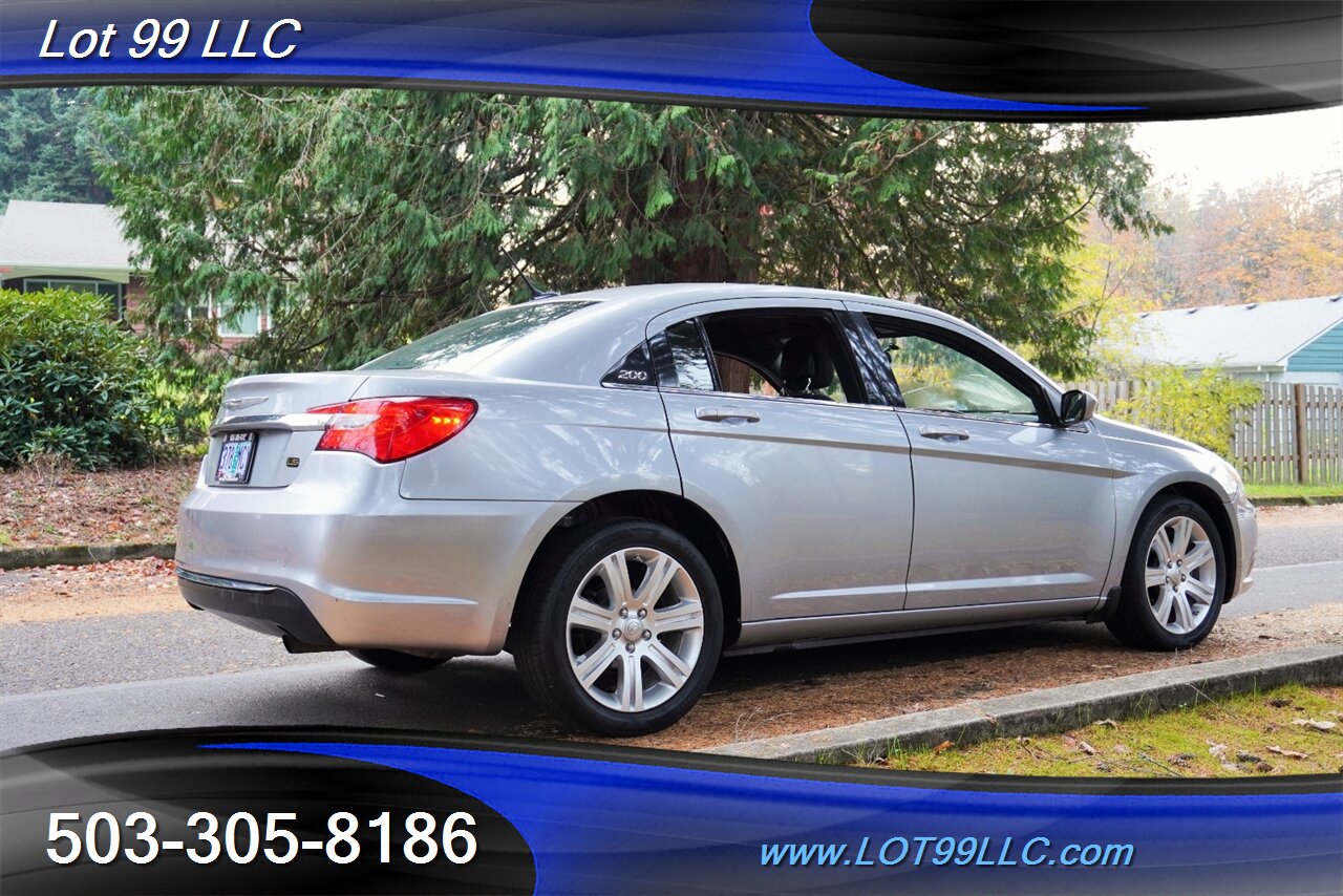 2013 Chrysler 200 LX Sedan 2.4L Automatic Premium Wheels 29 MPG - Photo 10 - Milwaukie, OR 97267