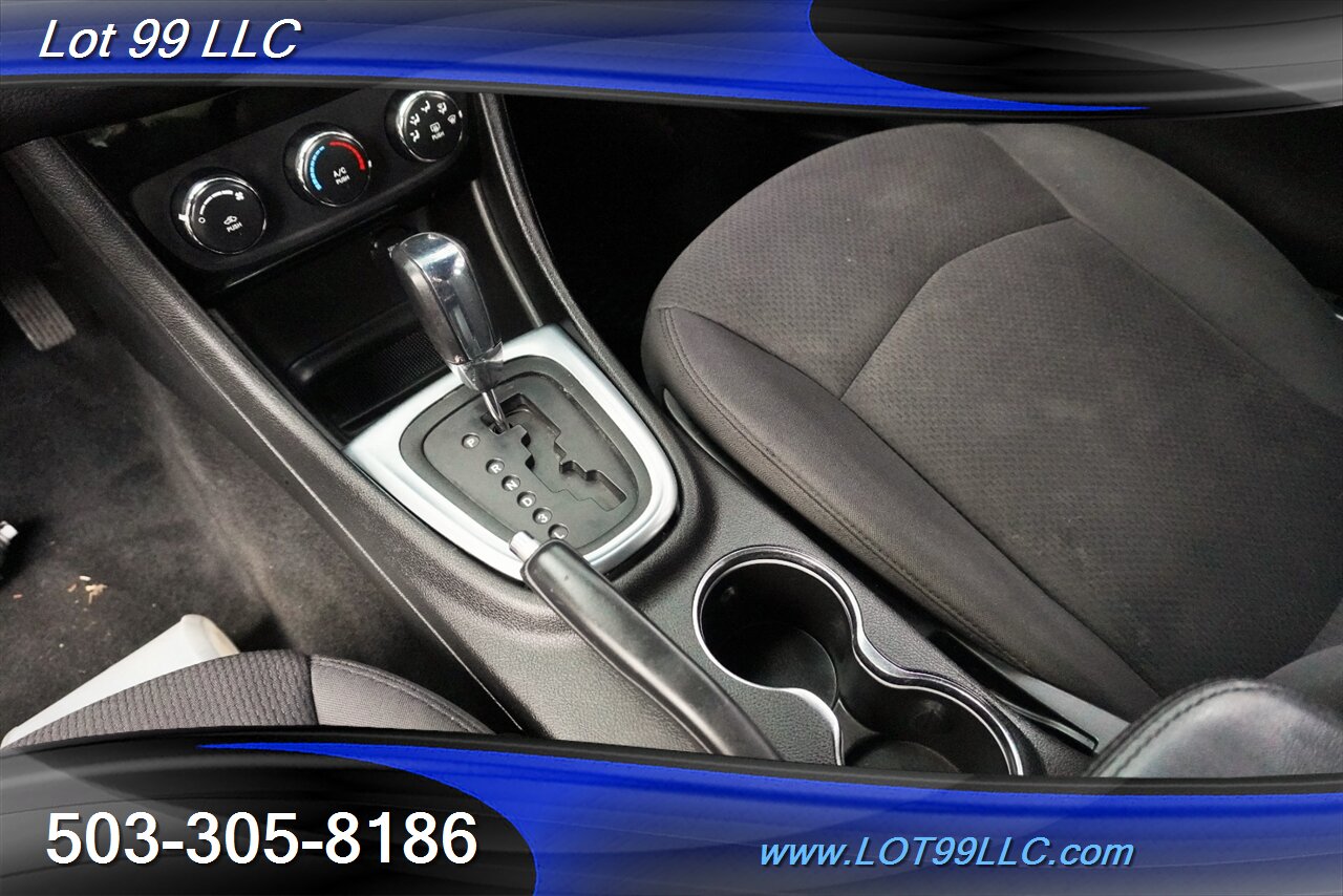 2013 Chrysler 200 LX Sedan 2.4L Automatic Premium Wheels 29 MPG - Photo 17 - Milwaukie, OR 97267