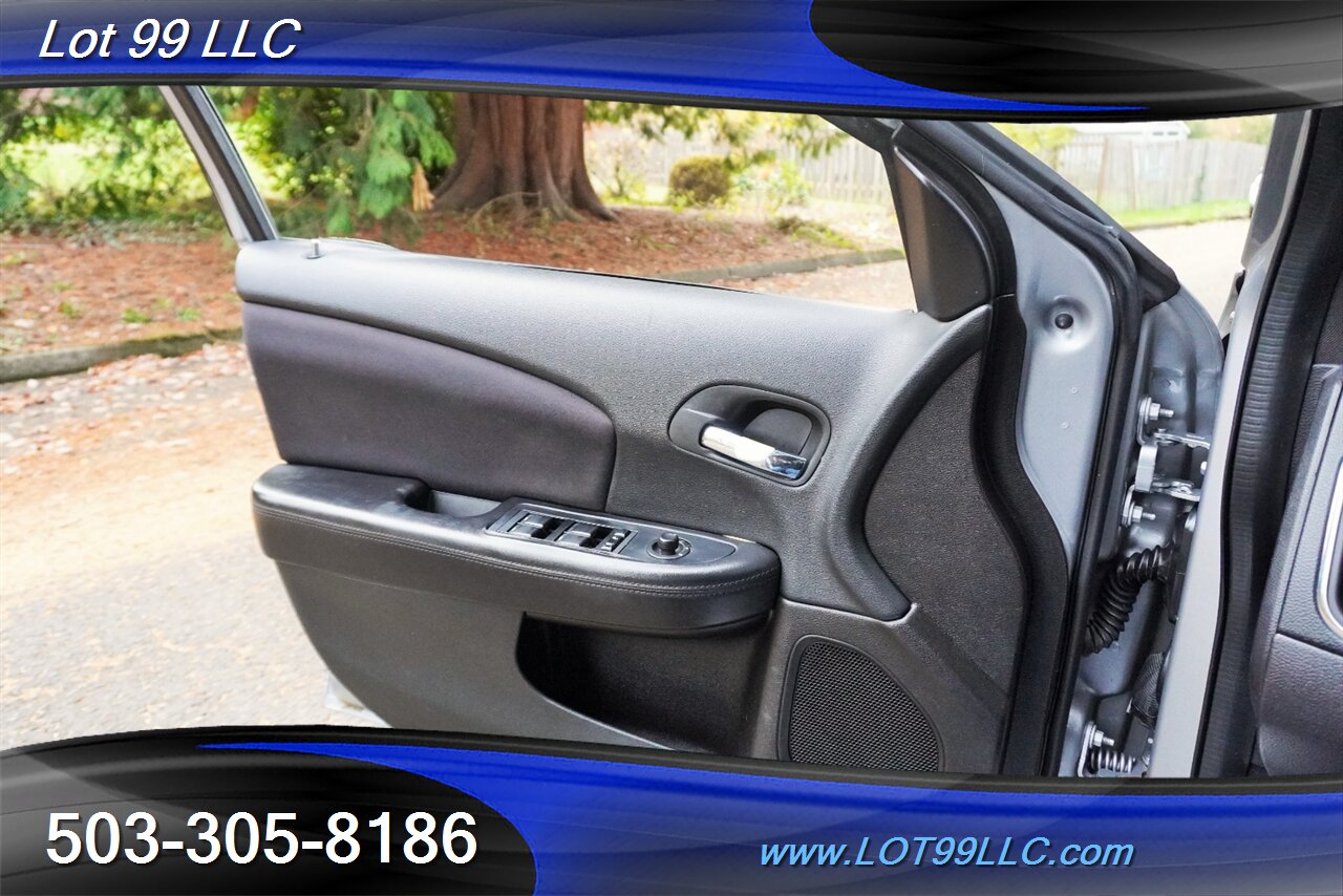 2013 Chrysler 200 LX Sedan 2.4L Automatic Premium Wheels 29 MPG - Photo 22 - Milwaukie, OR 97267