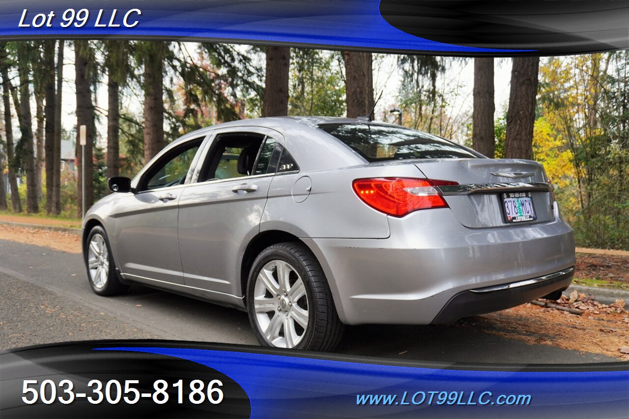 2013 Chrysler 200 LX Sedan 2.4L Automatic Premium Wheels 29 MPG - Photo 13 - Milwaukie, OR 97267