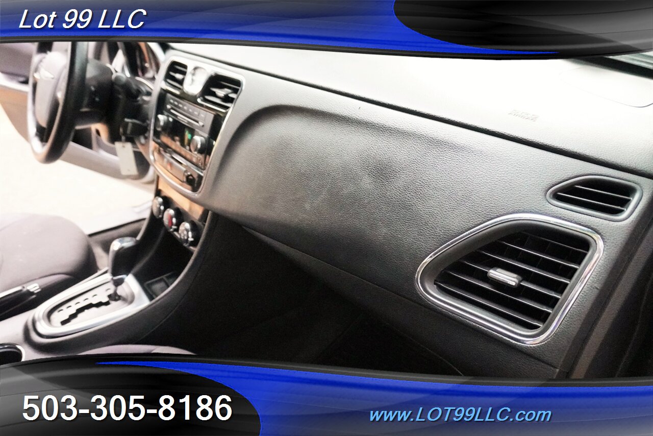 2013 Chrysler 200 LX Sedan 2.4L Automatic Premium Wheels 29 MPG - Photo 29 - Milwaukie, OR 97267