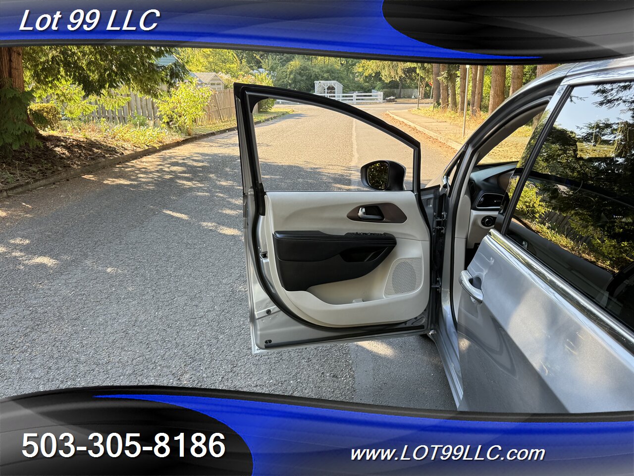 2020 Chrysler Voyager LXi 70k NEW TIRES Leather 3rd Row - Photo 26 - Milwaukie, OR 97267