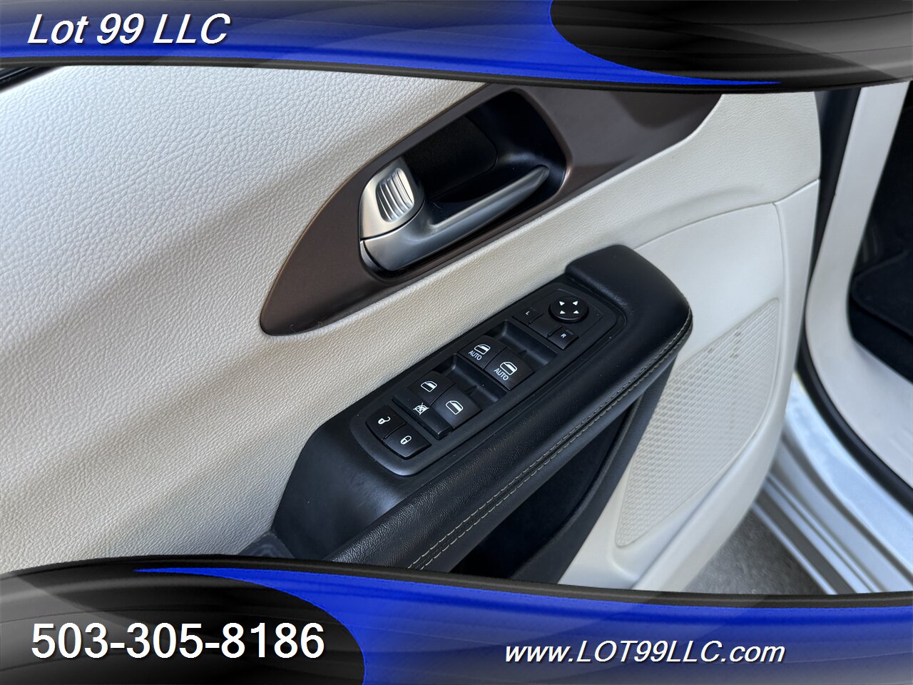 2020 Chrysler Voyager LXi 70k NEW TIRES Leather 3rd Row - Photo 27 - Milwaukie, OR 97267