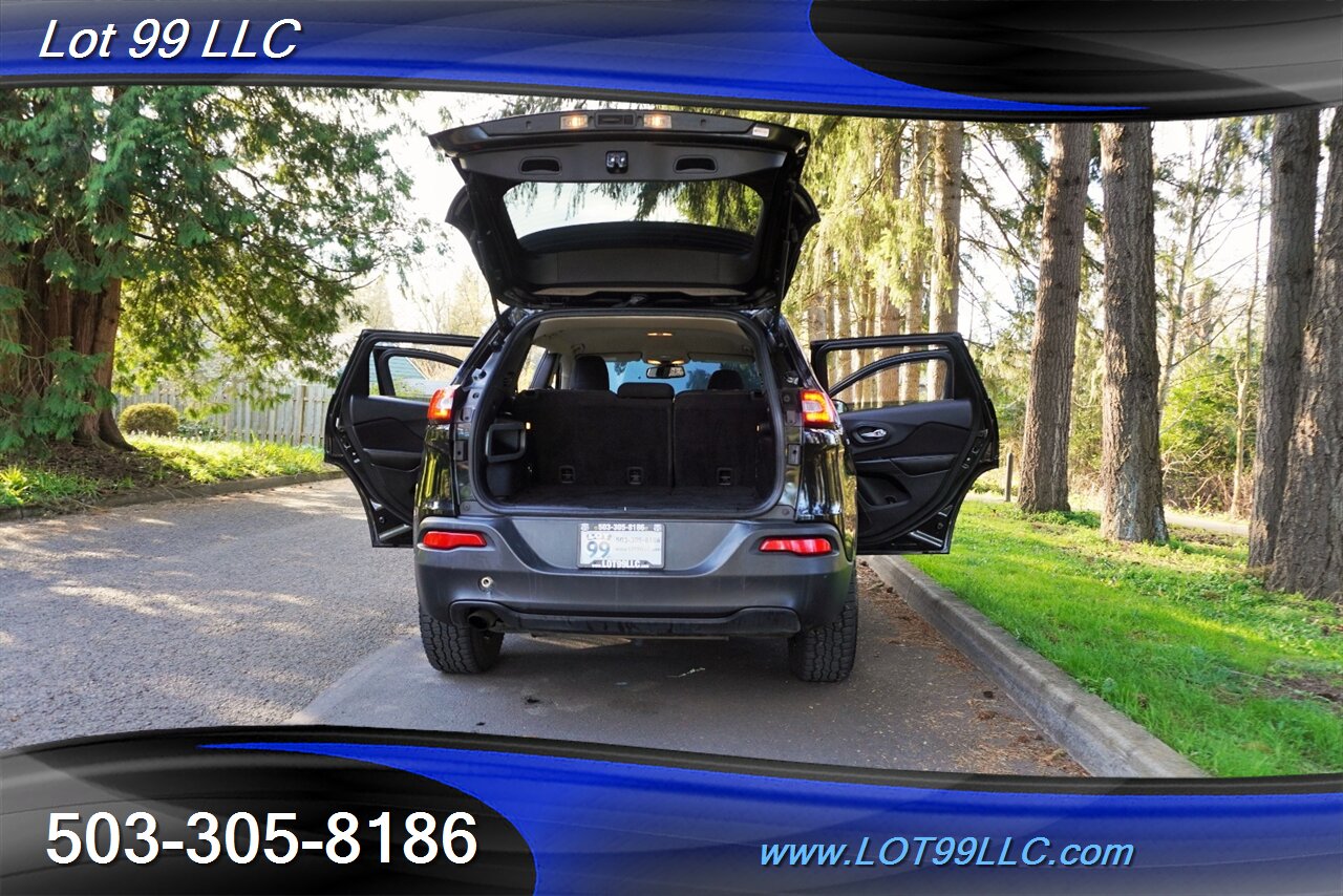 2016 Jeep Cherokee Latitude 4X4 Premium Wheels Newer Tires - Photo 30 - Milwaukie, OR 97267