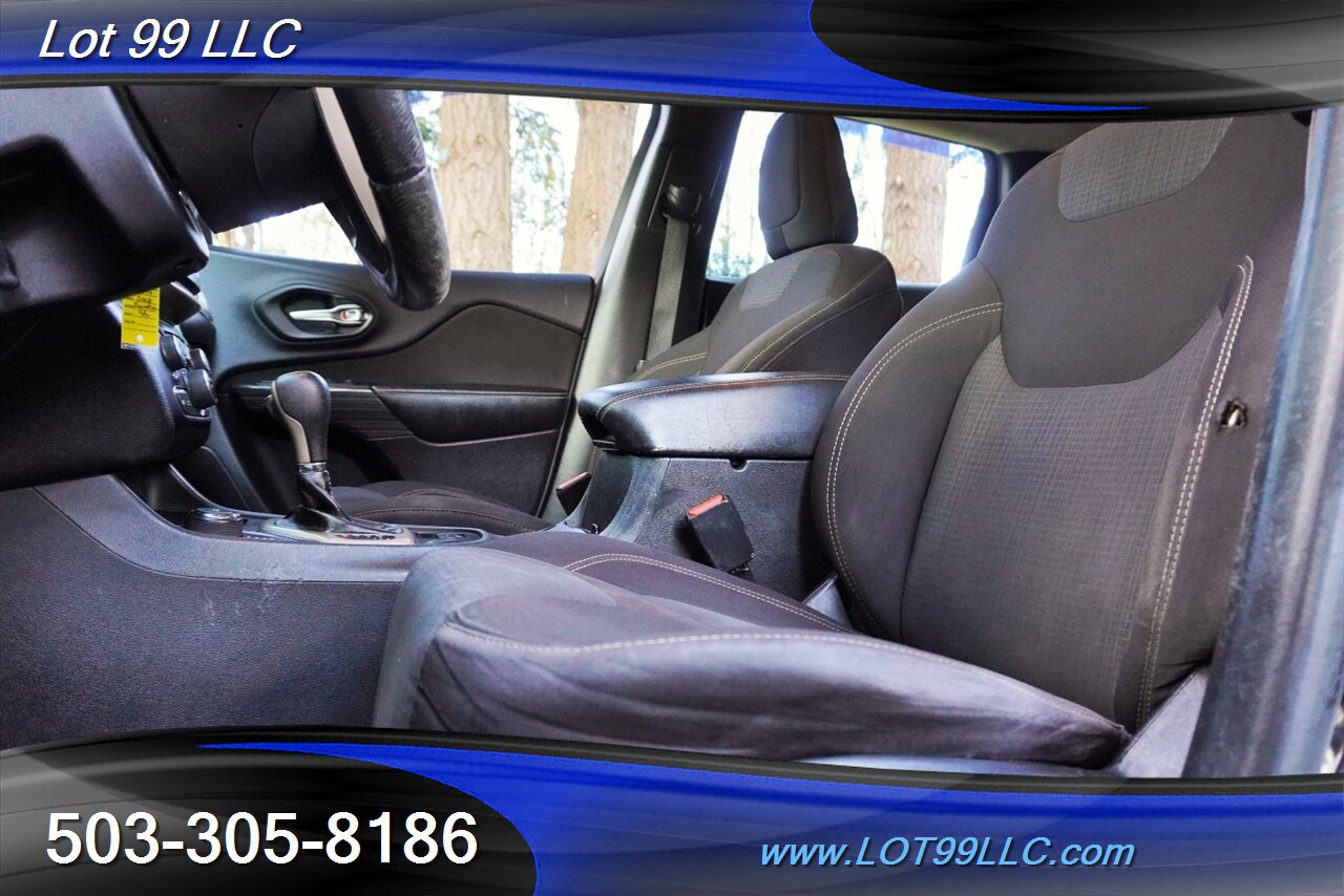 2016 Jeep Cherokee Latitude 4X4 Premium Wheels Newer Tires - Photo 13 - Milwaukie, OR 97267