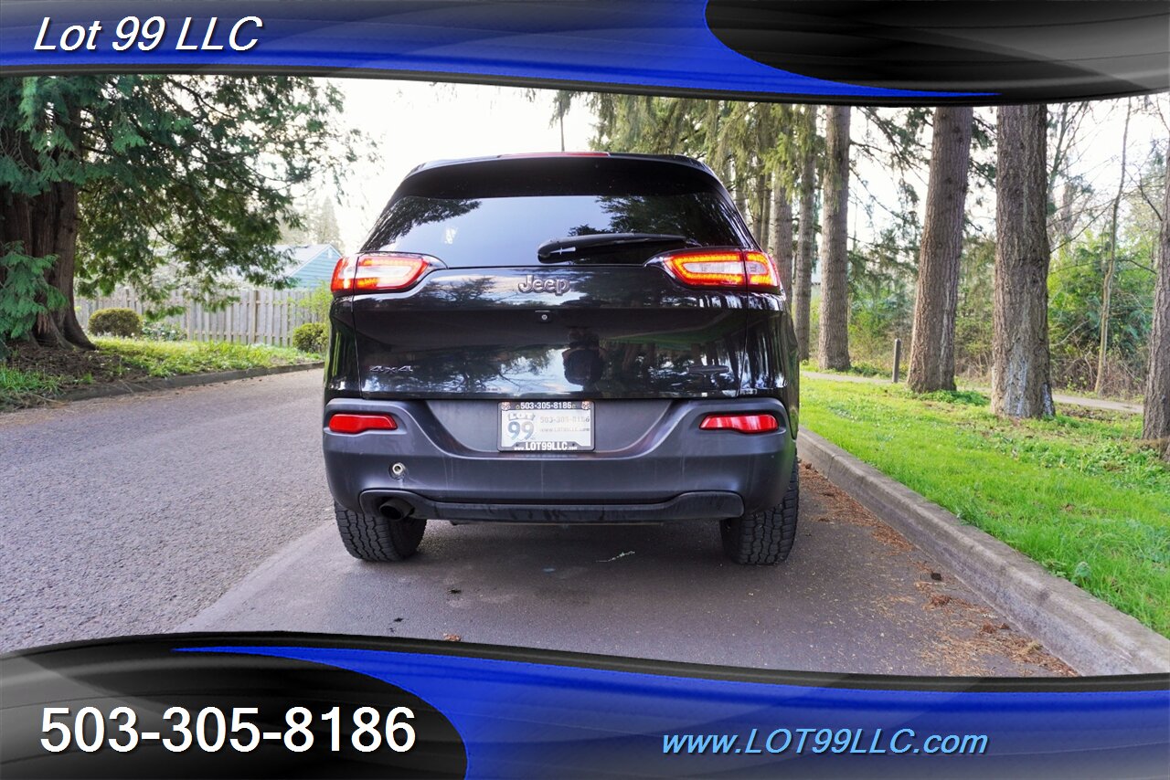 2016 Jeep Cherokee Latitude 4X4 Premium Wheels Newer Tires - Photo 10 - Milwaukie, OR 97267