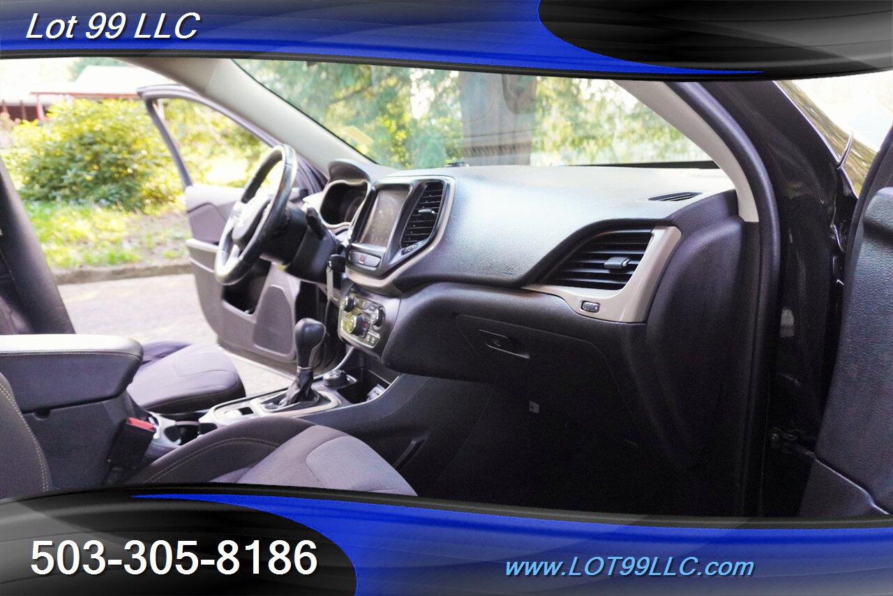 2016 Jeep Cherokee Latitude 4X4 Premium Wheels Newer Tires - Photo 17 - Milwaukie, OR 97267