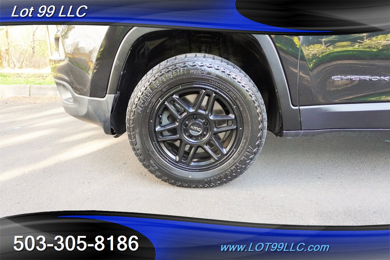 2016 Jeep Cherokee Latitude 4X4 Premium Wheels Newer Tires - Photo 3 - Milwaukie, OR 97267