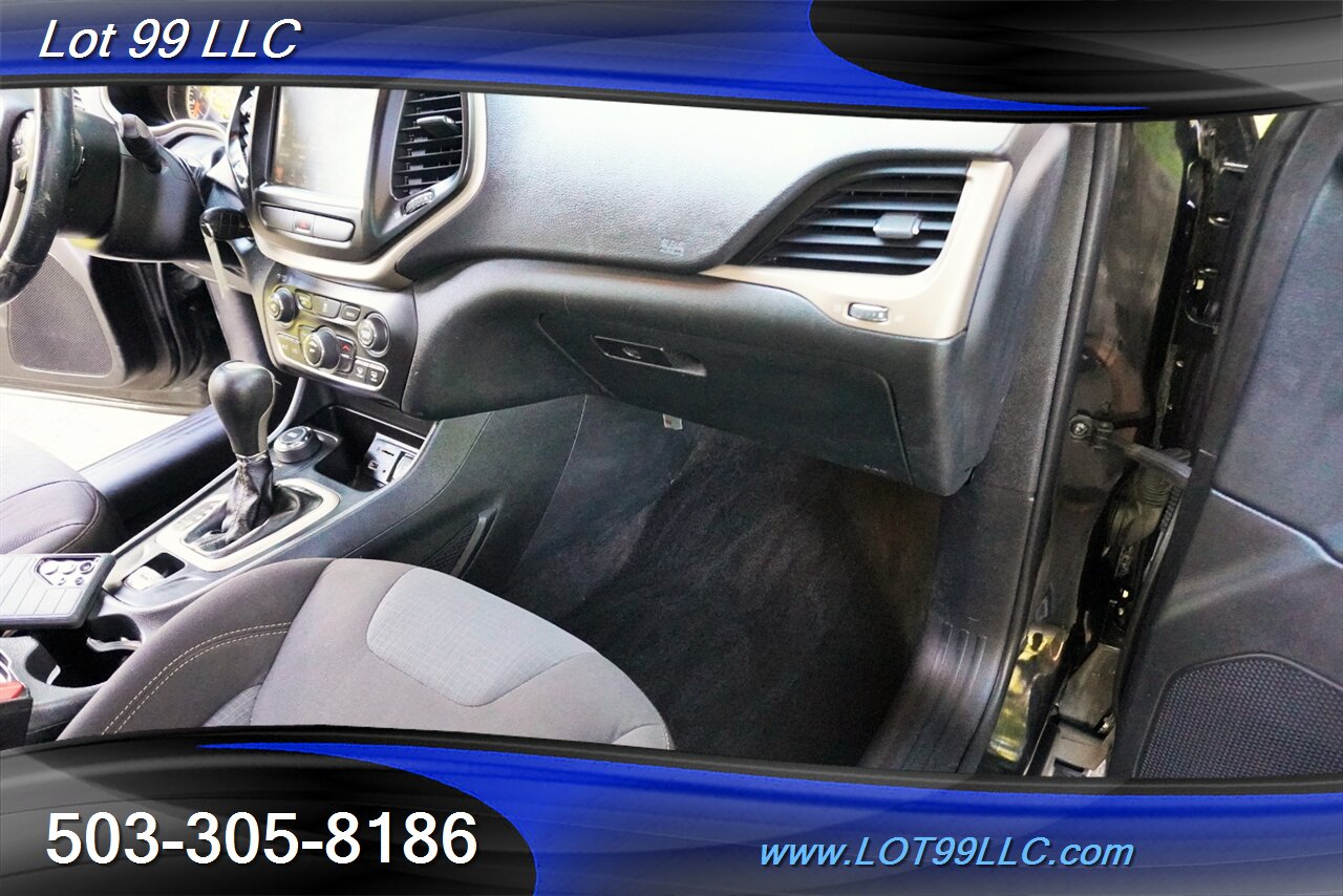 2016 Jeep Cherokee Latitude 4X4 Premium Wheels Newer Tires - Photo 35 - Milwaukie, OR 97267