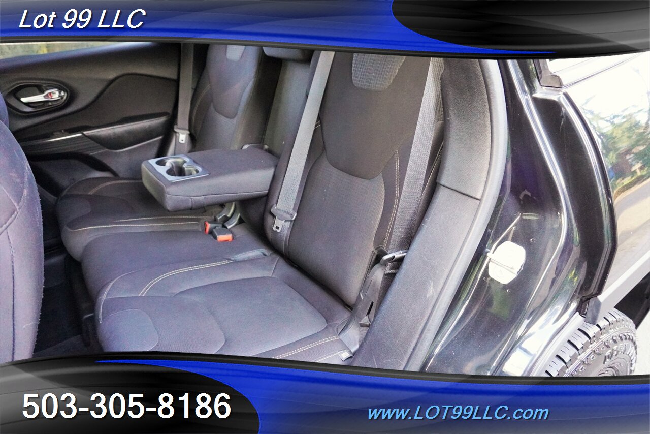 2016 Jeep Cherokee Latitude 4X4 Premium Wheels Newer Tires - Photo 14 - Milwaukie, OR 97267