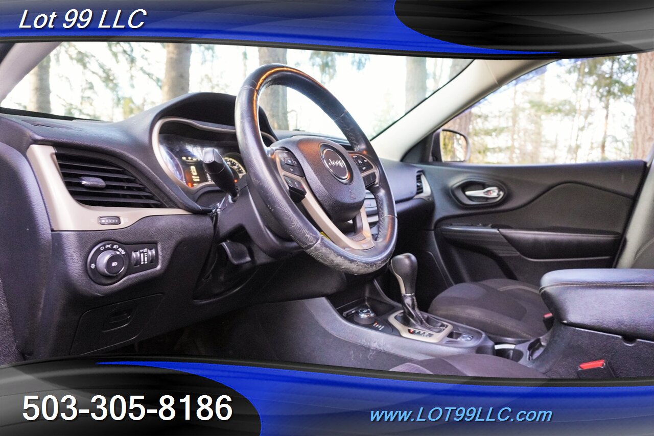 2016 Jeep Cherokee Latitude 4X4 Premium Wheels Newer Tires - Photo 12 - Milwaukie, OR 97267