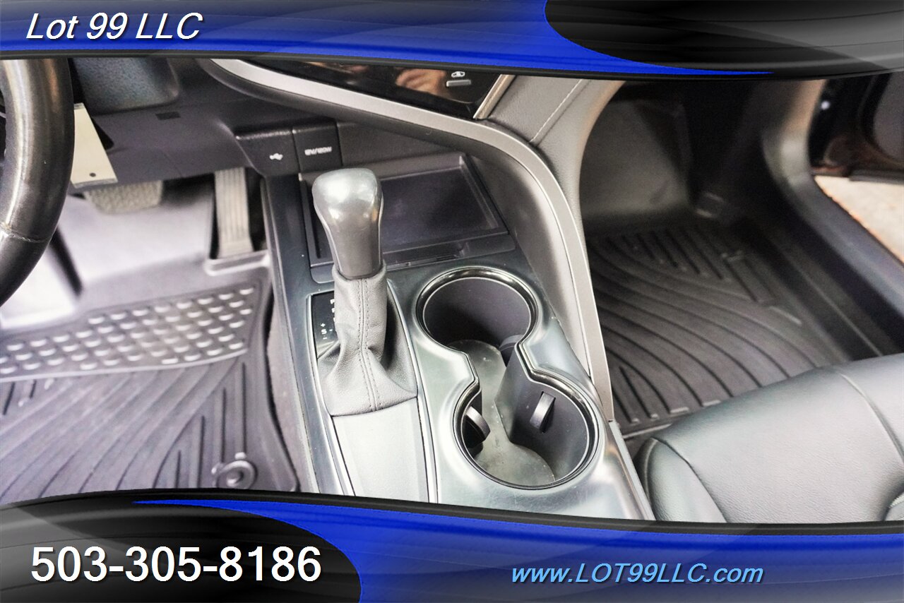 2020 Toyota Camry SE 2.5L Automatic Leather Trim Seats Black Wheels  NEW TIRES 39 MPG - Photo 22 - Milwaukie, OR 97267