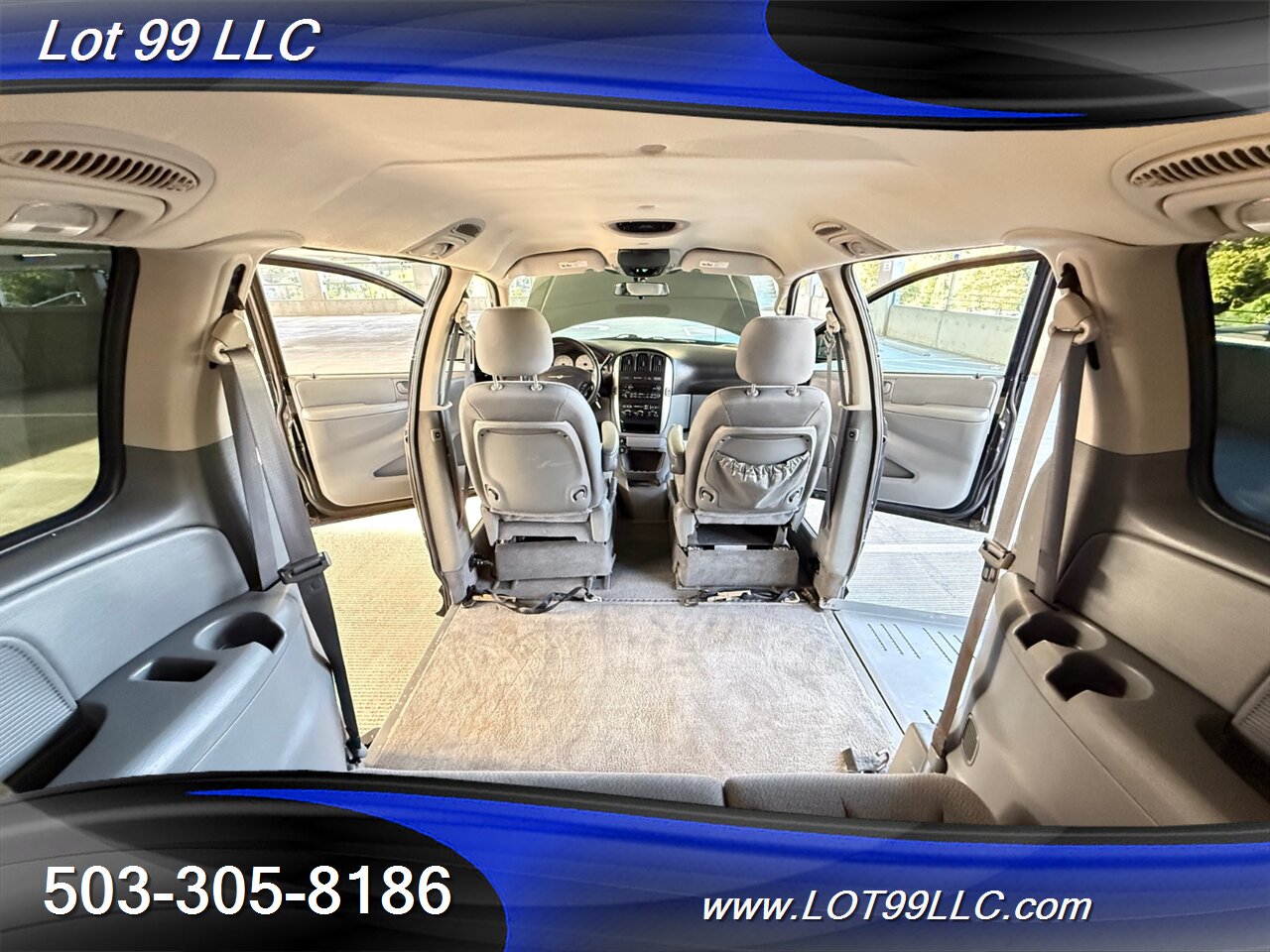 2006 Chrysler Town & Country Touring WHEELCHAIR VAN 30 " Power Side Ramp  Kneeling Dual Power Sliding Doors - Photo 4 - Milwaukie, OR 97267