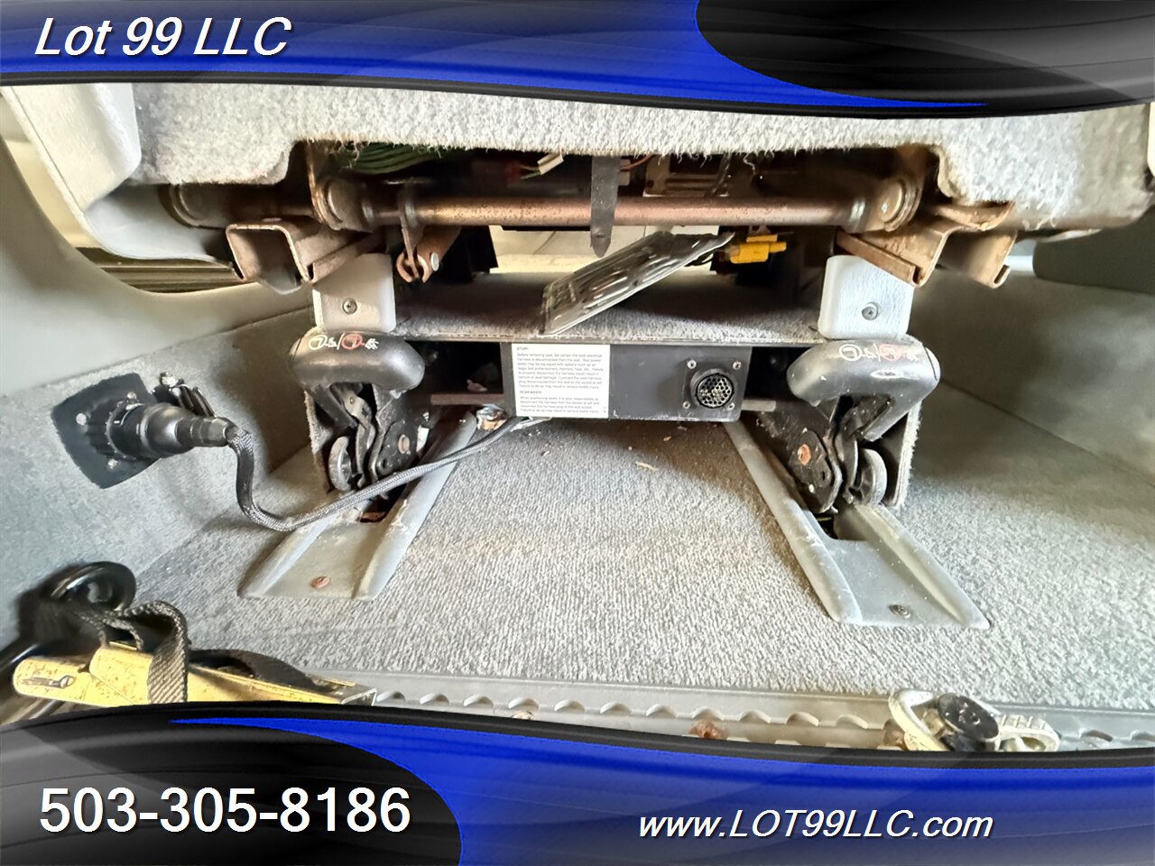 2006 Chrysler Town & Country Touring WHEELCHAIR VAN 30 " Power Side Ramp  Kneeling Dual Power Sliding Doors - Photo 50 - Milwaukie, OR 97267