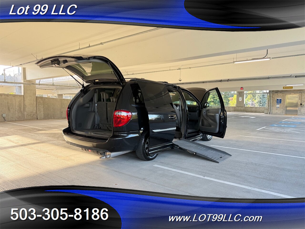2006 Chrysler Town & Country Touring WHEELCHAIR VAN 30 " Power Side Ramp  Kneeling Dual Power Sliding Doors - Photo 33 - Milwaukie, OR 97267