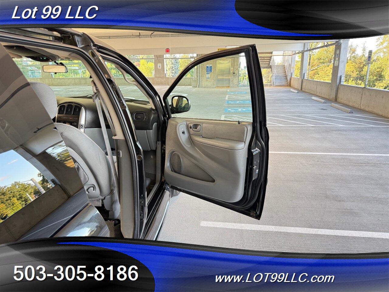 2006 Chrysler Town & Country Touring WHEELCHAIR VAN 30 " Power Side Ramp  Kneeling Dual Power Sliding Doors - Photo 44 - Milwaukie, OR 97267