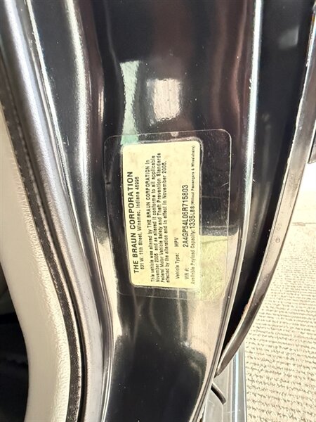 2006 Chrysler Town & Country Touring WHEELCHAIR VAN 30 " Power Side Ramp  Kneeling Dual Power Sliding Doors - Photo 54 - Milwaukie, OR 97267