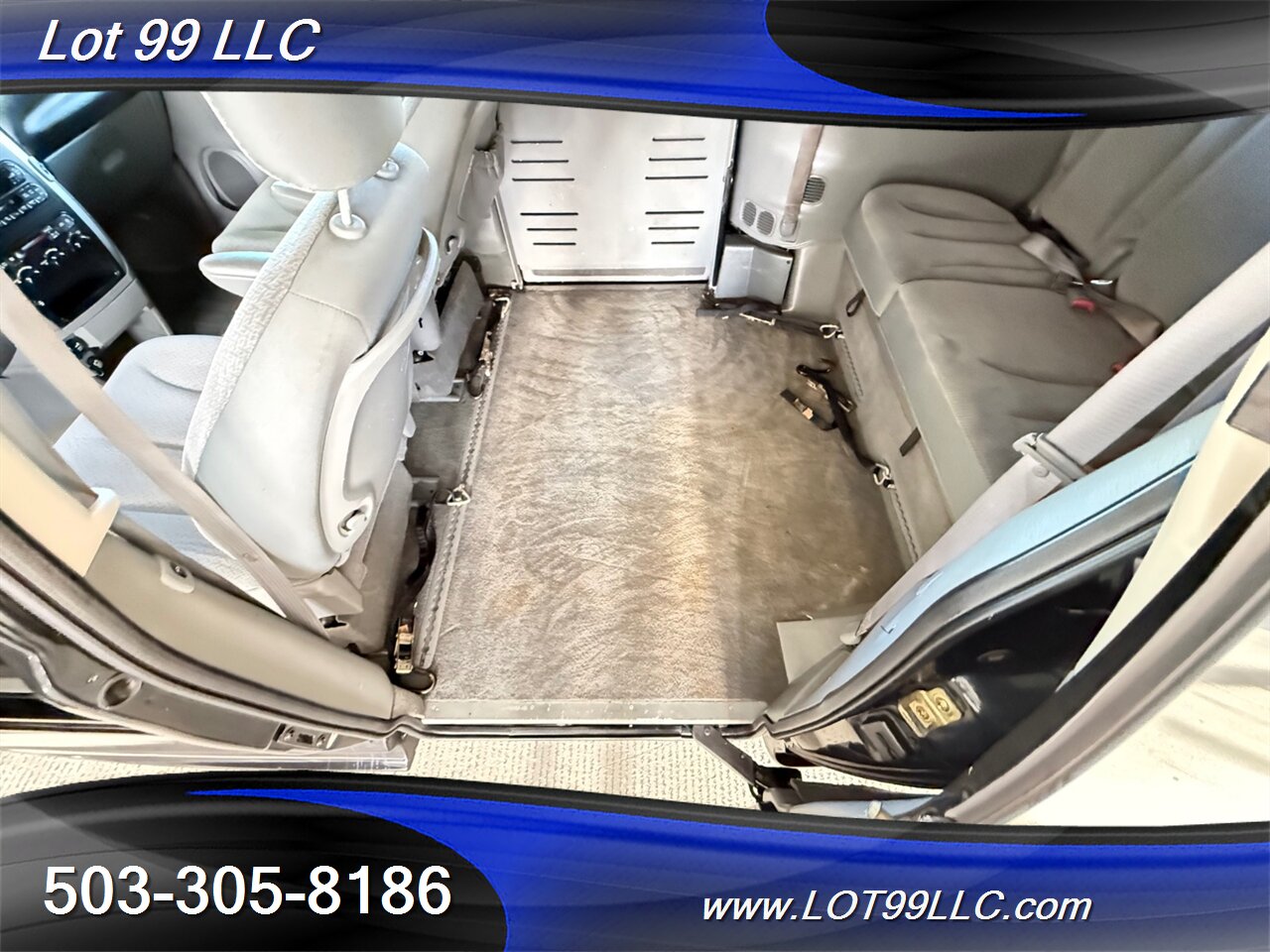 2006 Chrysler Town & Country Touring WHEELCHAIR VAN 30 " Power Side Ramp  Kneeling Dual Power Sliding Doors - Photo 46 - Milwaukie, OR 97267