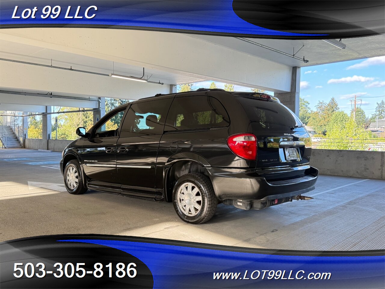 2006 Chrysler Town & Country Touring WHEELCHAIR VAN 30 " Power Side Ramp  Kneeling Dual Power Sliding Doors - Photo 16 - Milwaukie, OR 97267