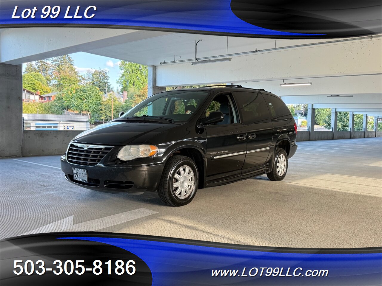 2006 Chrysler Town & Country Touring WHEELCHAIR VAN 30 " Power Side Ramp  Kneeling Dual Power Sliding Doors - Photo 10 - Milwaukie, OR 97267