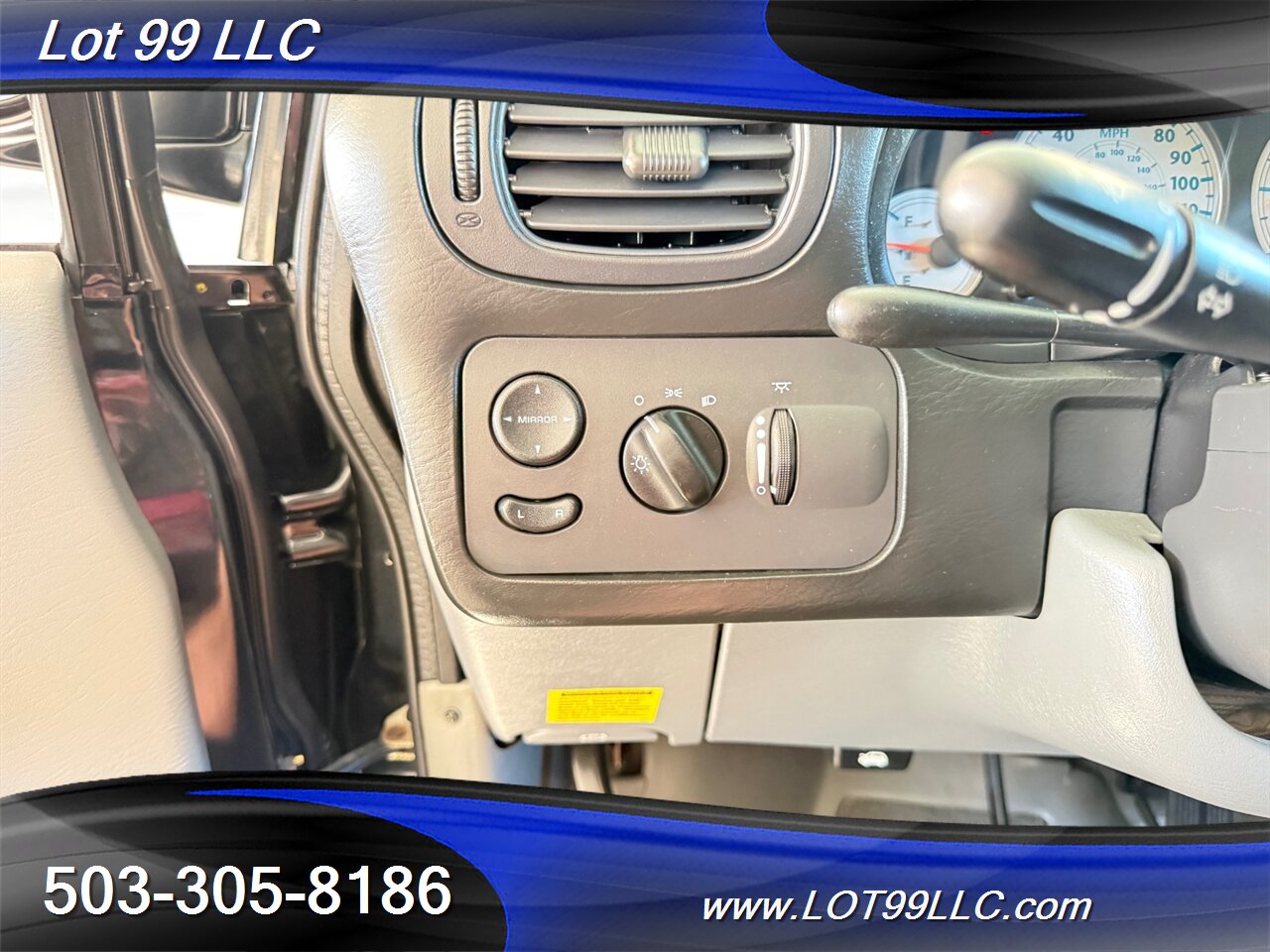2006 Chrysler Town & Country Touring WHEELCHAIR VAN 30 " Power Side Ramp  Kneeling Dual Power Sliding Doors - Photo 40 - Milwaukie, OR 97267