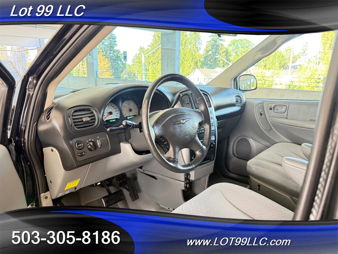 2006 Chrysler Town & Country Touring WHEELCHAIR VAN 30 " Power Side Ramp  Kneeling Dual Power Sliding Doors - Photo 38 - Milwaukie, OR 97267
