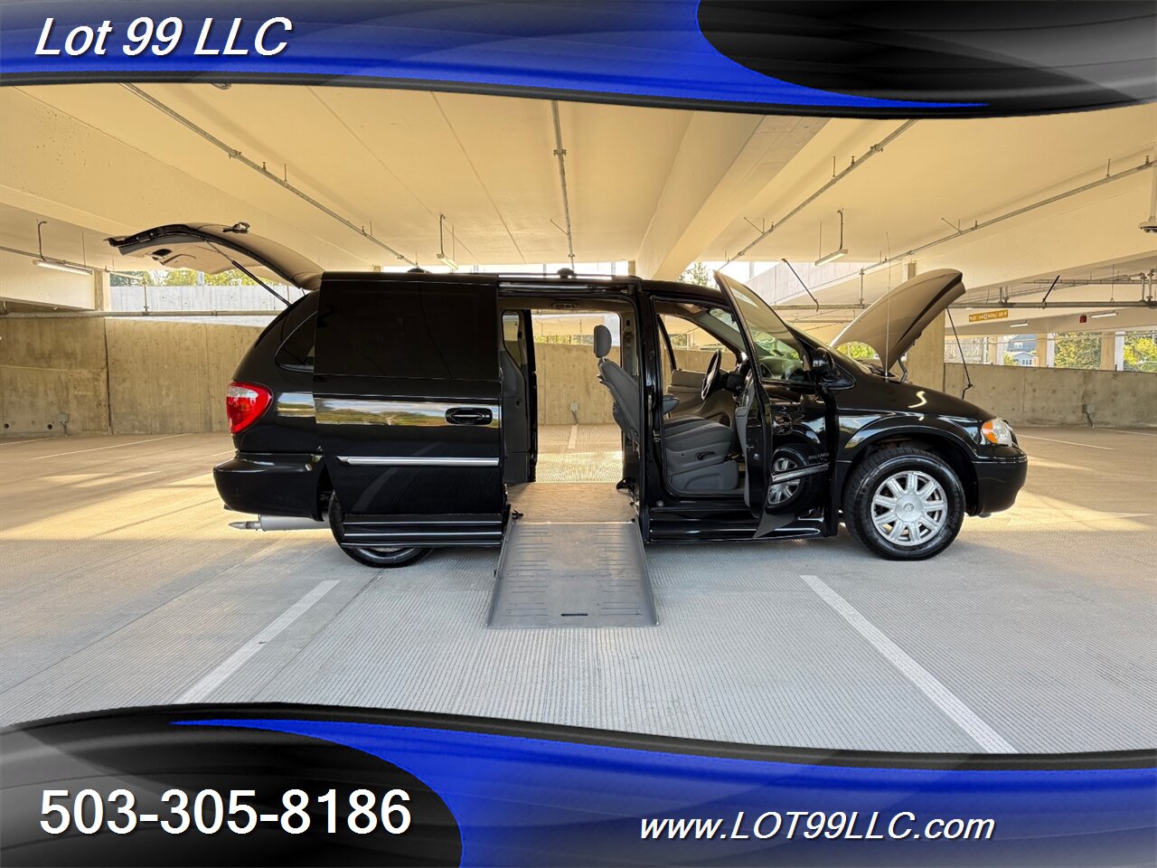 2006 Chrysler Town & Country Touring WHEELCHAIR VAN 30 " Power Side Ramp  Kneeling Dual Power Sliding Doors - Photo 21 - Milwaukie, OR 97267