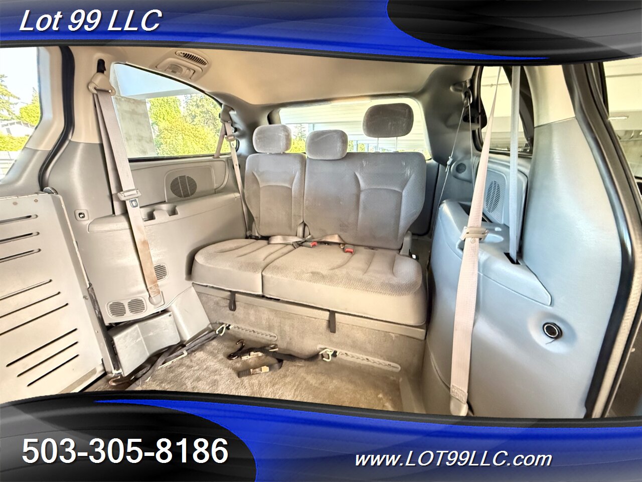 2006 Chrysler Town & Country Touring WHEELCHAIR VAN 30 " Power Side Ramp  Kneeling Dual Power Sliding Doors - Photo 5 - Milwaukie, OR 97267