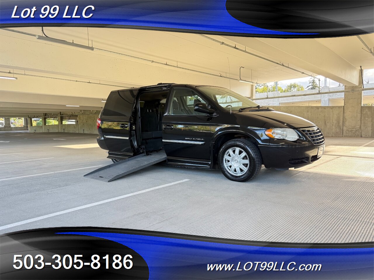 2006 Chrysler Town & Country Touring WHEELCHAIR VAN 30 " Power Side Ramp  Kneeling Dual Power Sliding Doors - Photo 2 - Milwaukie, OR 97267