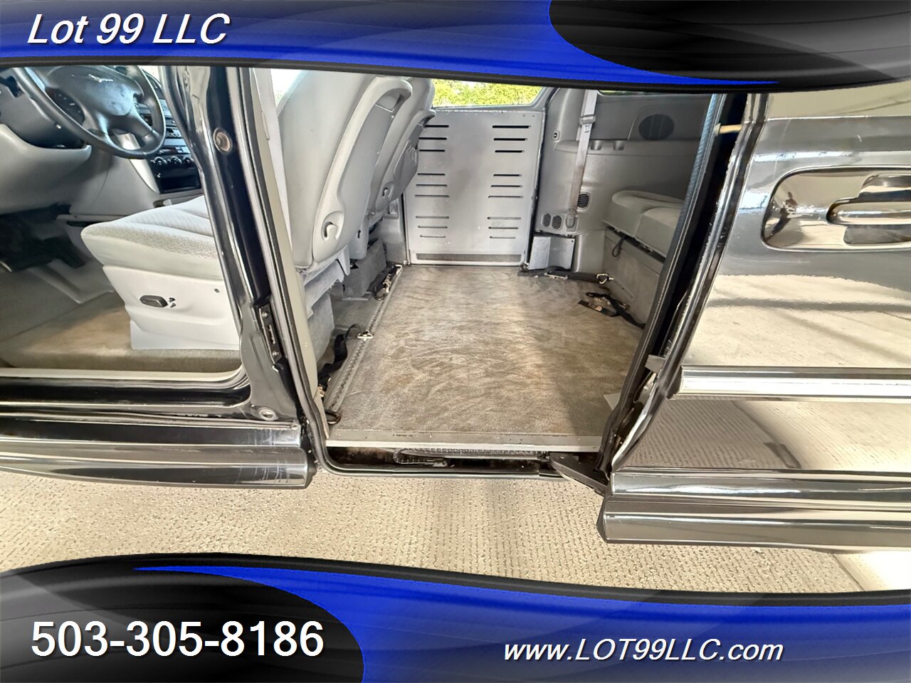 2006 Chrysler Town & Country Touring WHEELCHAIR VAN 30 " Power Side Ramp  Kneeling Dual Power Sliding Doors - Photo 45 - Milwaukie, OR 97267