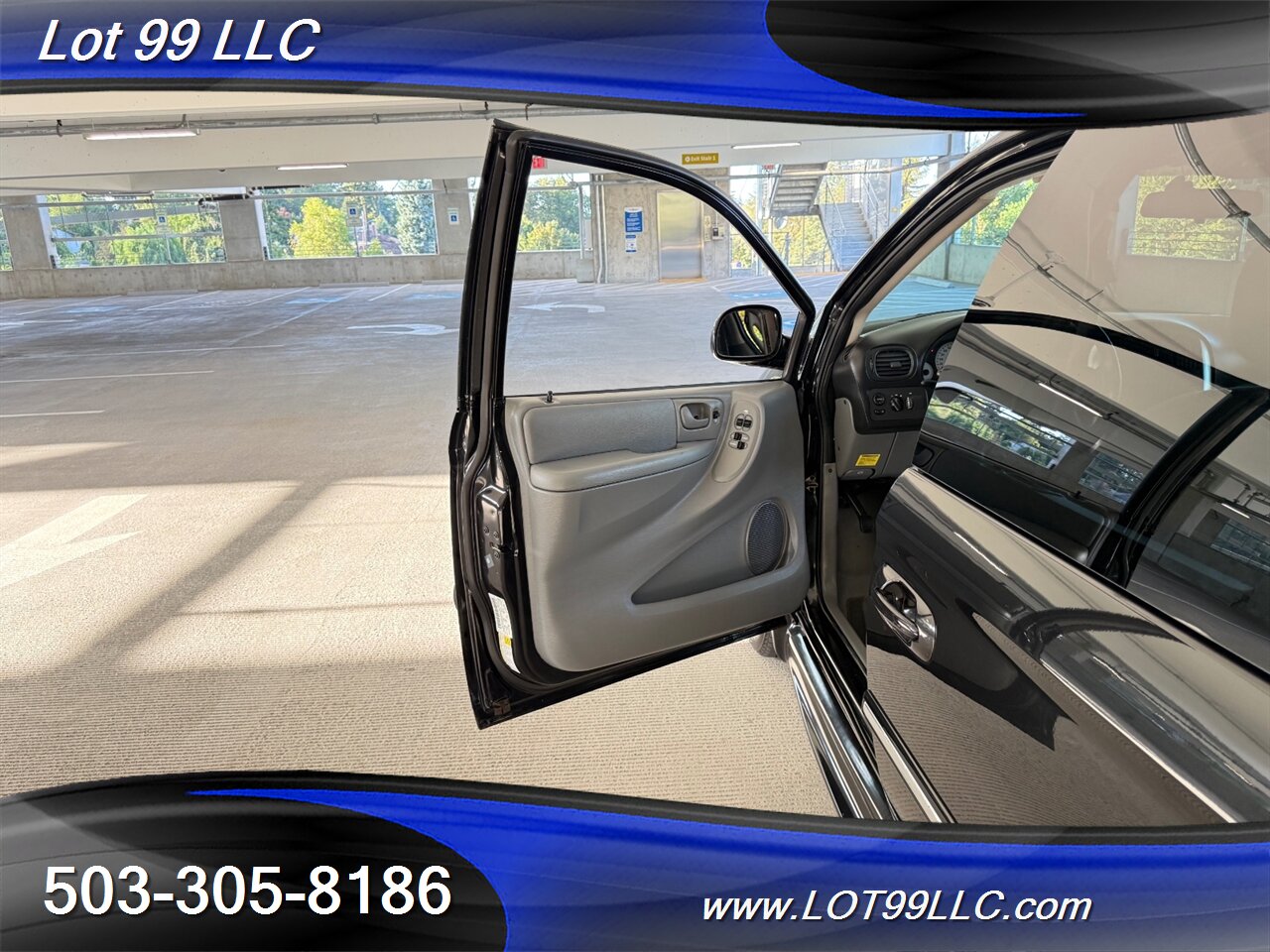 2006 Chrysler Town & Country Touring WHEELCHAIR VAN 30 " Power Side Ramp  Kneeling Dual Power Sliding Doors - Photo 36 - Milwaukie, OR 97267