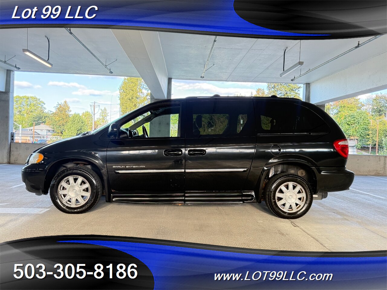 2006 Chrysler Town & Country Touring WHEELCHAIR VAN 30 " Power Side Ramp  Kneeling Dual Power Sliding Doors - Photo 9 - Milwaukie, OR 97267