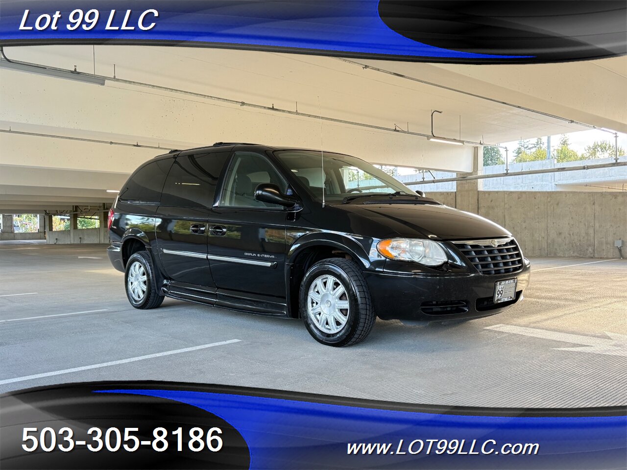 2006 Chrysler Town & Country Touring WHEELCHAIR VAN 30 " Power Side Ramp  Kneeling Dual Power Sliding Doors - Photo 12 - Milwaukie, OR 97267