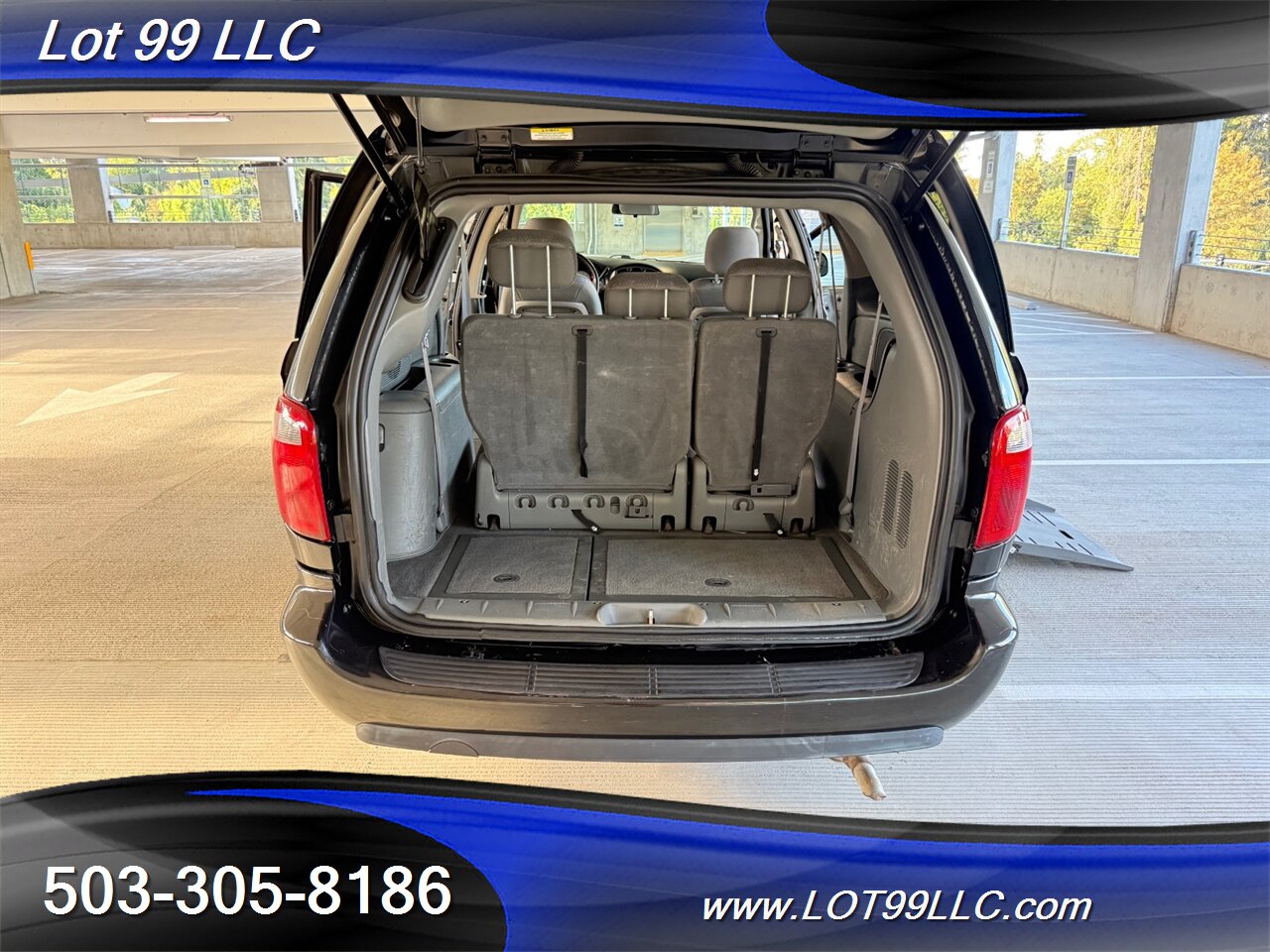 2006 Chrysler Town & Country Touring WHEELCHAIR VAN 30 " Power Side Ramp  Kneeling Dual Power Sliding Doors - Photo 26 - Milwaukie, OR 97267