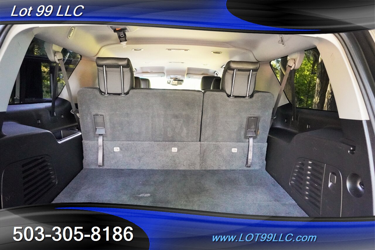 2018 Chevrolet Suburban LT 4X4 V8 5.3L Auto Heated Leather Seats  GPS 3 row seating DVD Premium Wheels Newer Tires - Photo 15 - Milwaukie, OR 97267