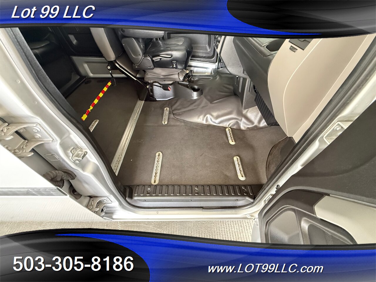 2014 Mobility Ventures MV-1 WHEELCHAIR VAN DX 76k Miles 4.6L V8 Roof Top AC Unit - Photo 5 - Milwaukie, OR 97267
