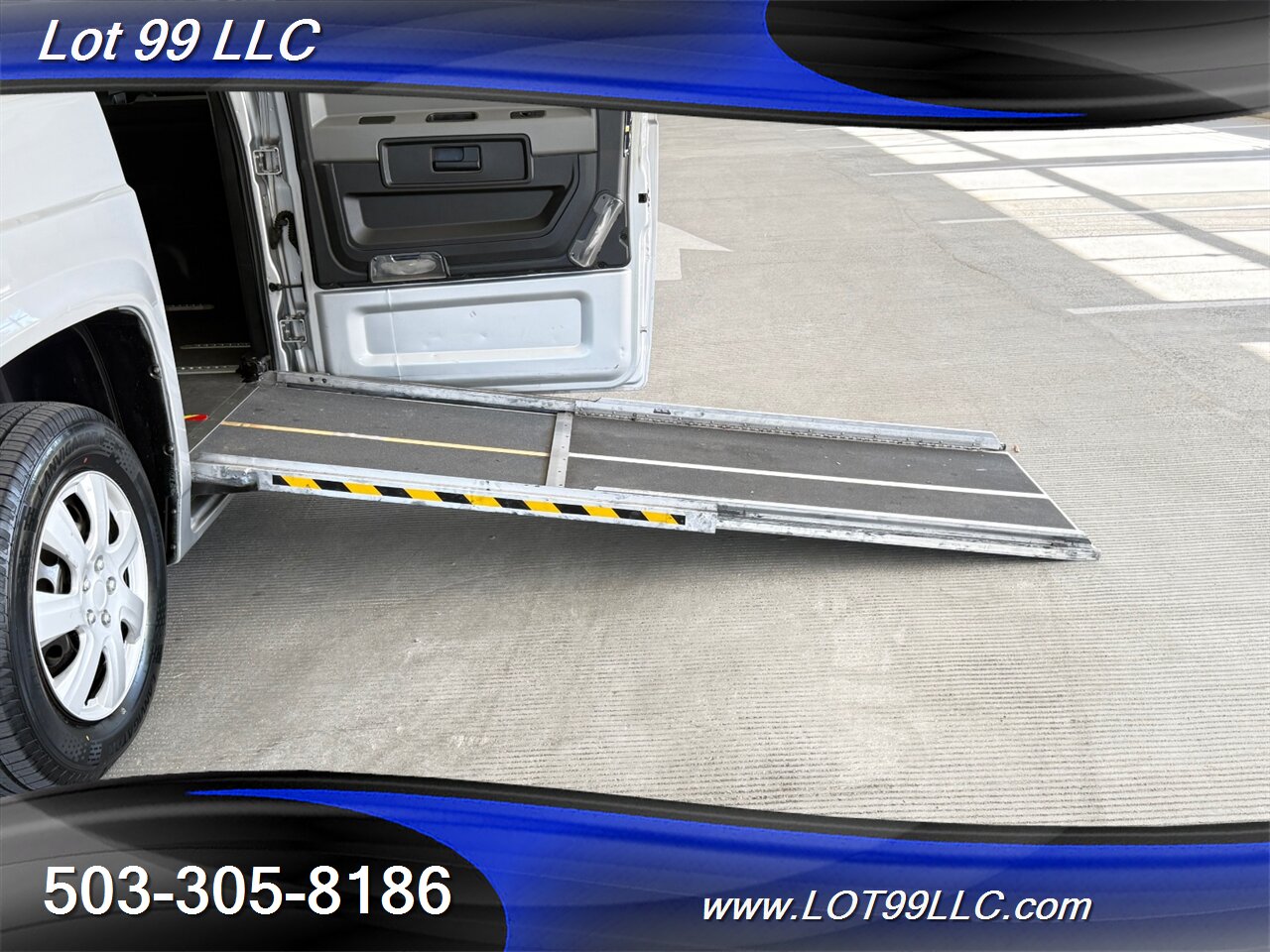 2014 Mobility Ventures MV-1 WHEELCHAIR VAN DX 76k Miles 4.6L V8 Roof Top AC Unit - Photo 3 - Milwaukie, OR 97267