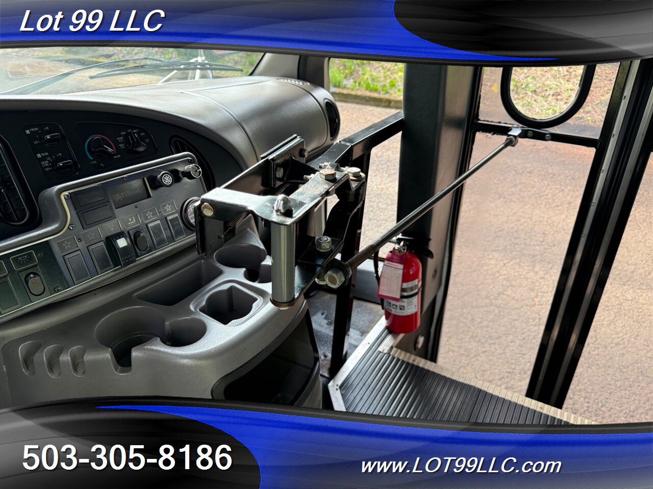 2002 Ford E-Series Van E350 SD 97k Miles 1-Owner 13 Passenger Shuttle Bus  Carrier Rear Air Conditioning Dually - Photo 33 - Milwaukie, OR 97267