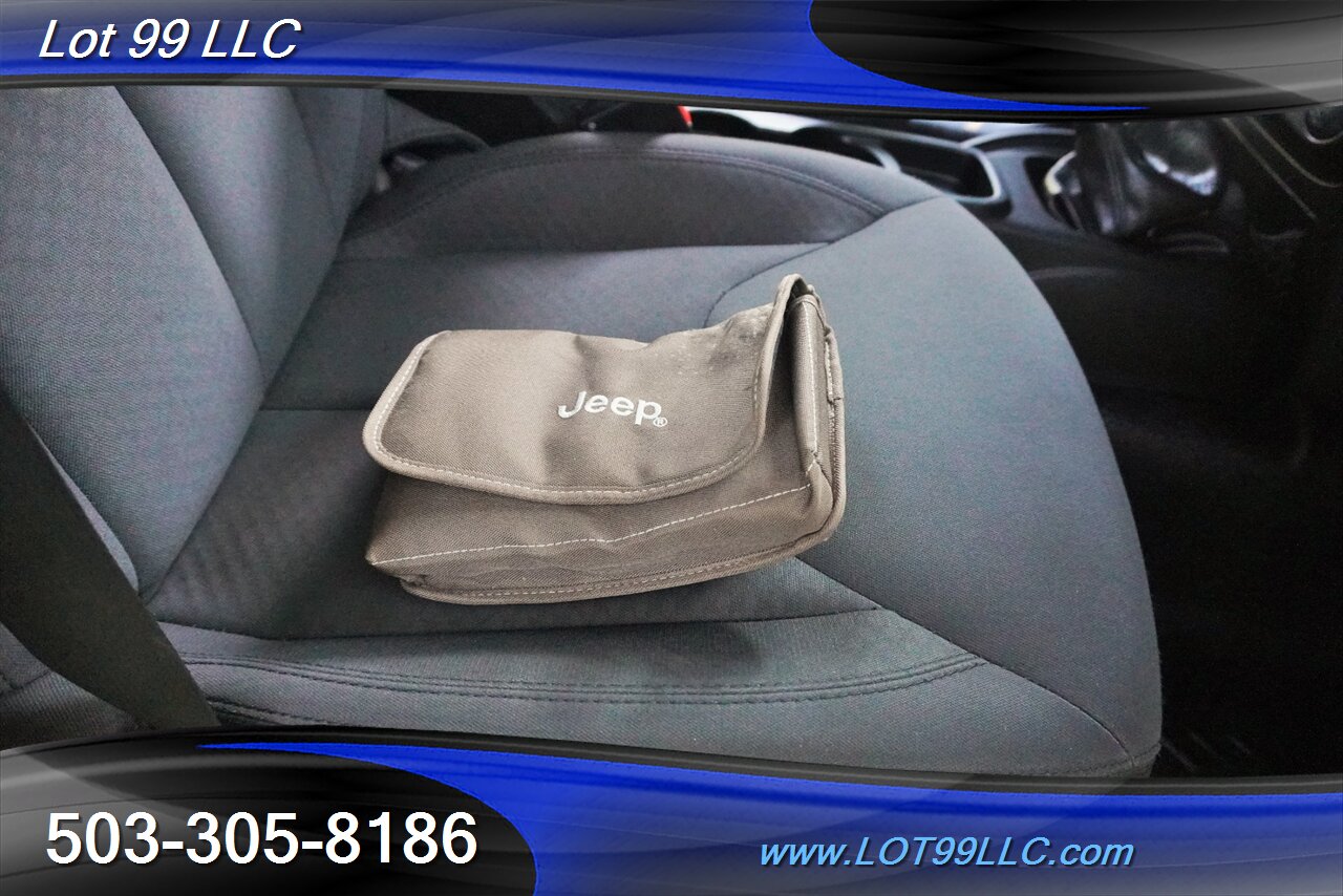 2017 Jeep Wrangler Sport 4x4 V6 56K 3.6L 6 Speed Manual Hard Top  Black Wheels Newer Tires Bumpers WINCH - Photo 32 - Milwaukie, OR 97267